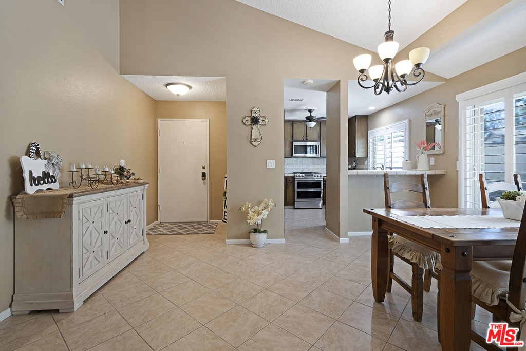 1637 Aspen Village Way Property Photo 5