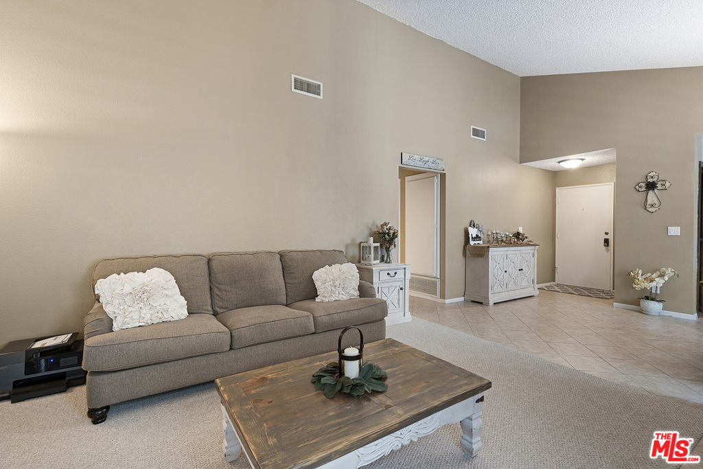 1637 Aspen Village Way Property Photo 8