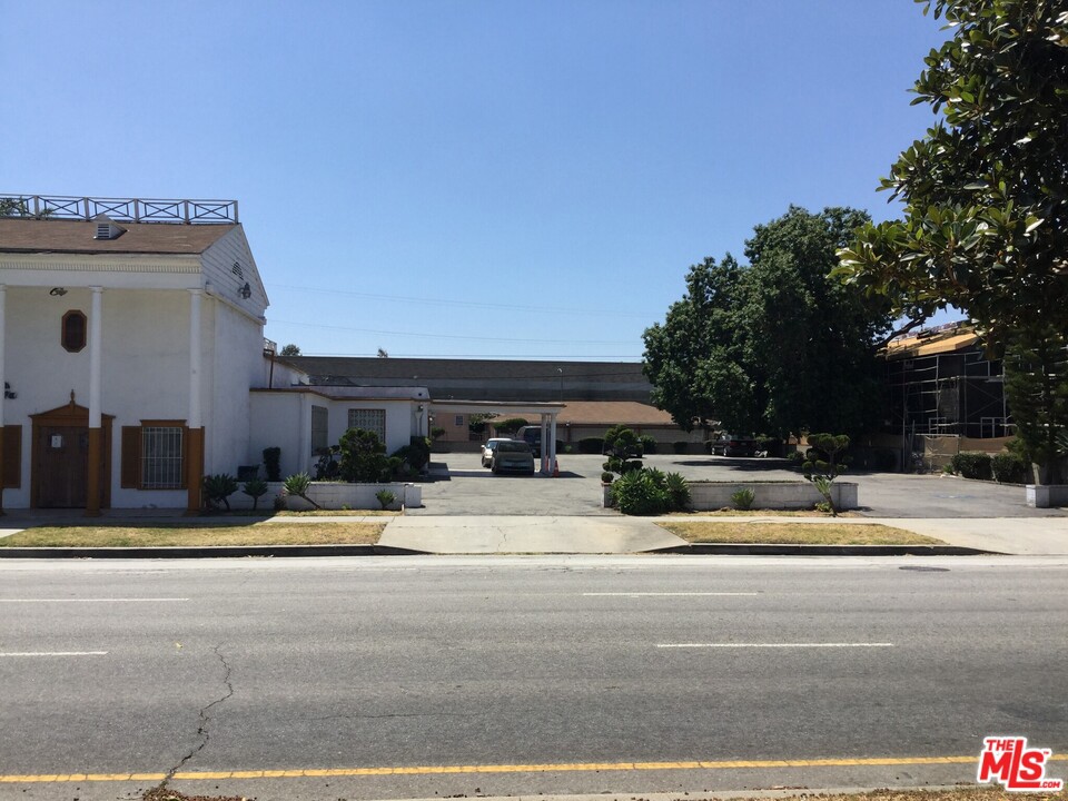 10625 Broadway Property Photo 7