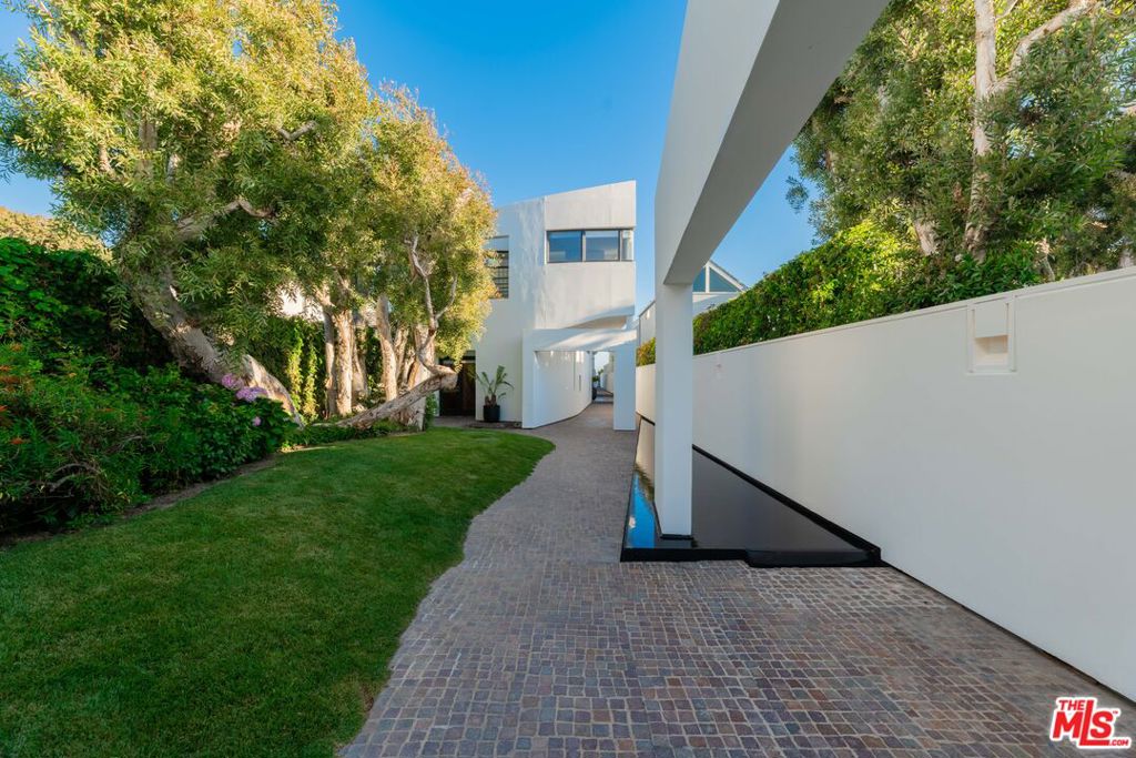 23754 Malibu Road Property Photo 11