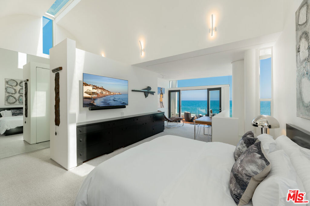 23754 Malibu Road Property Photo 13