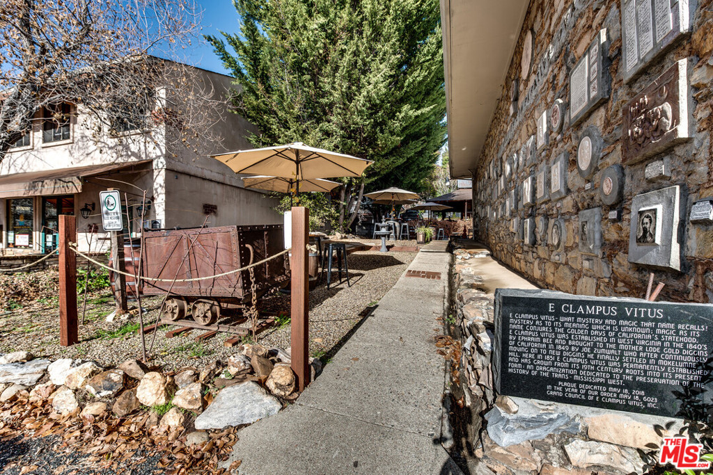 476 Main Property Photo 12