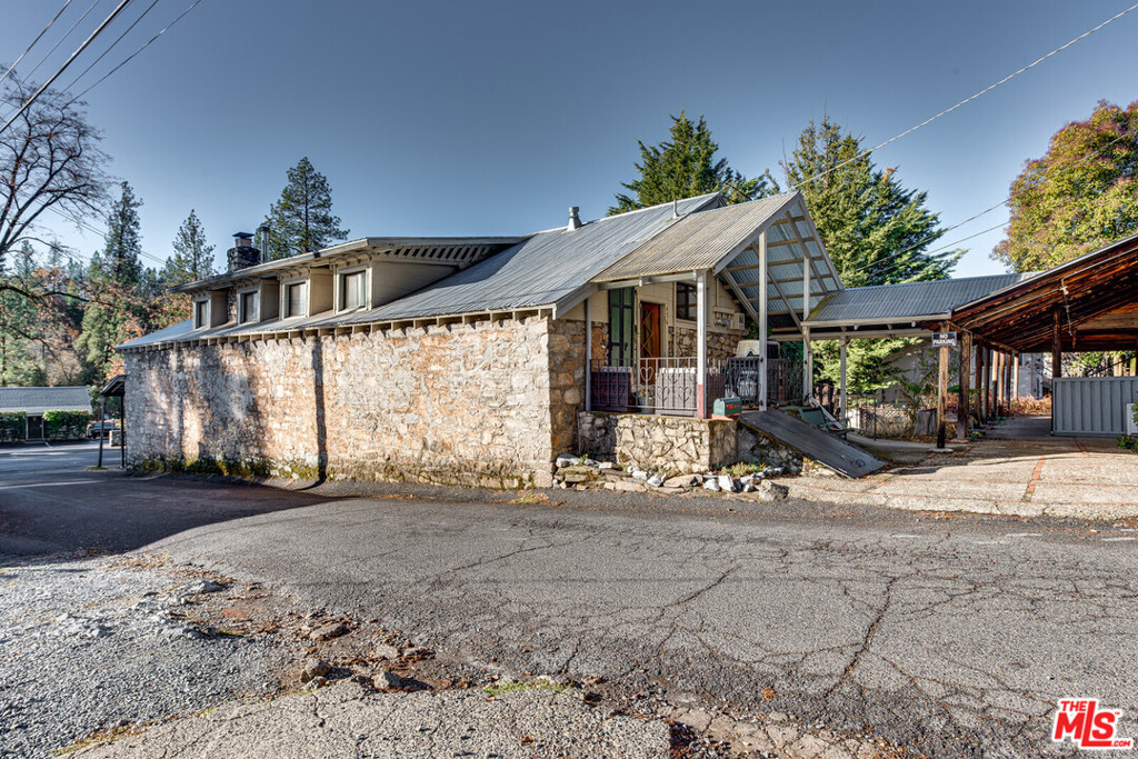 476 Main Property Photo 13