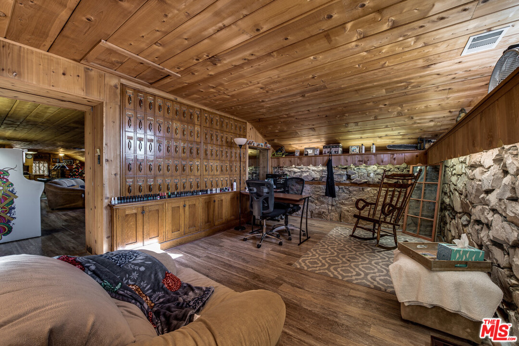 476 Main Property Photo 31