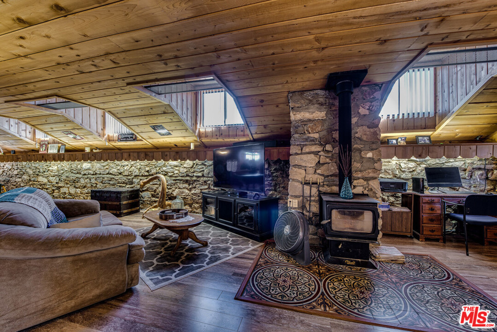 476 Main Property Photo 34