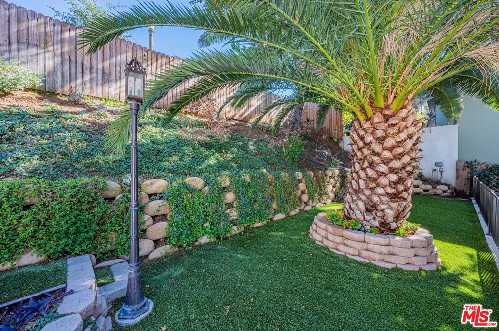 2146 Beachwood Terrace Property Photo 3