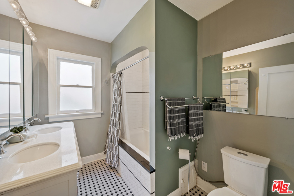 2146 Beachwood Terrace Property Photo 16