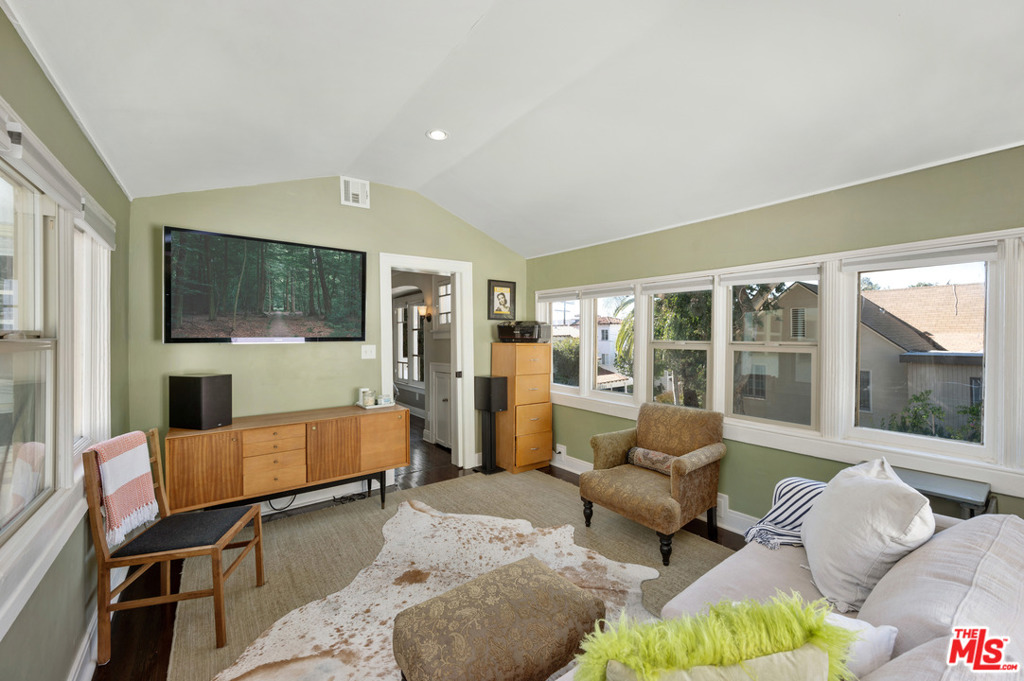 2146 Beachwood Terrace Property Photo 17