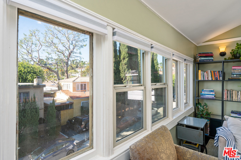 2146 Beachwood Terrace Property Photo 22