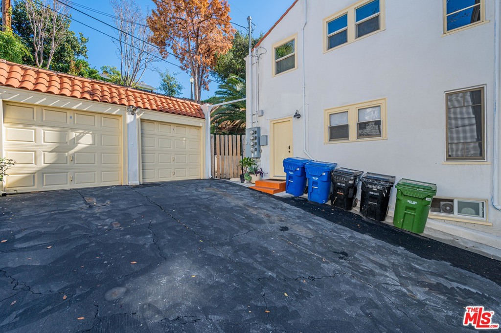2146 Beachwood Terrace Property Photo 34