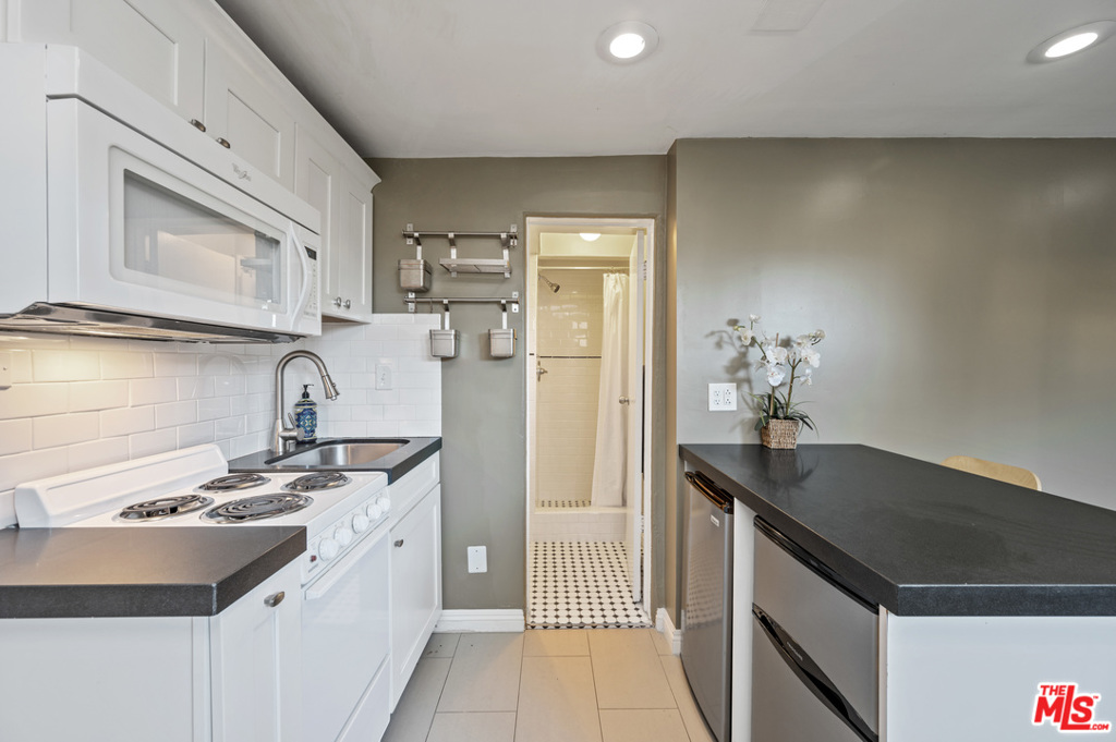 2146 Beachwood Terrace Property Photo 43