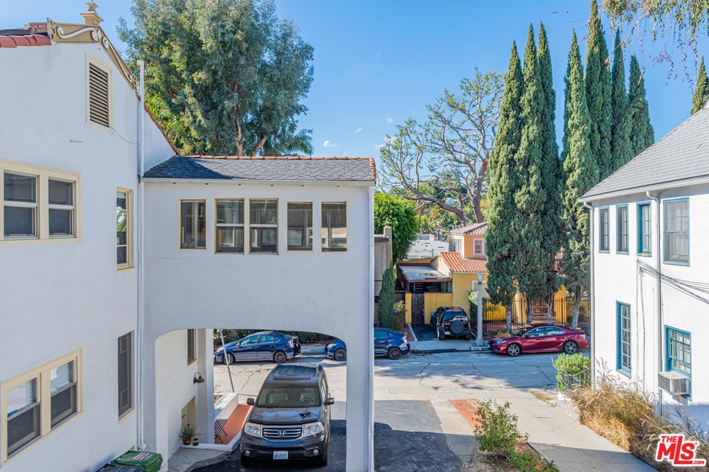 2146 Beachwood Terrace Property Photo 45