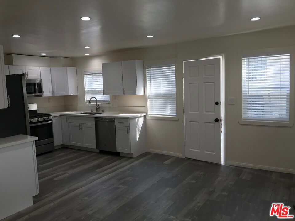 802 N Dillon Street Property Photo 6
