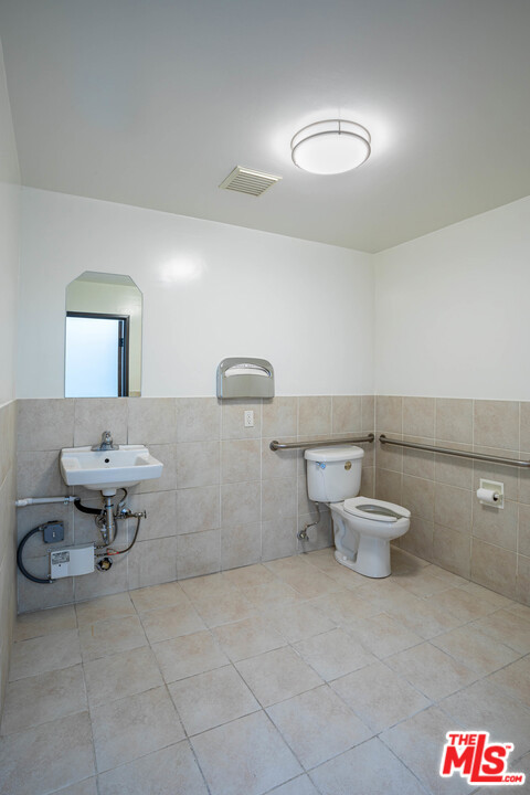 6025 Santa Monica Boulevard 101 Property Photo 17