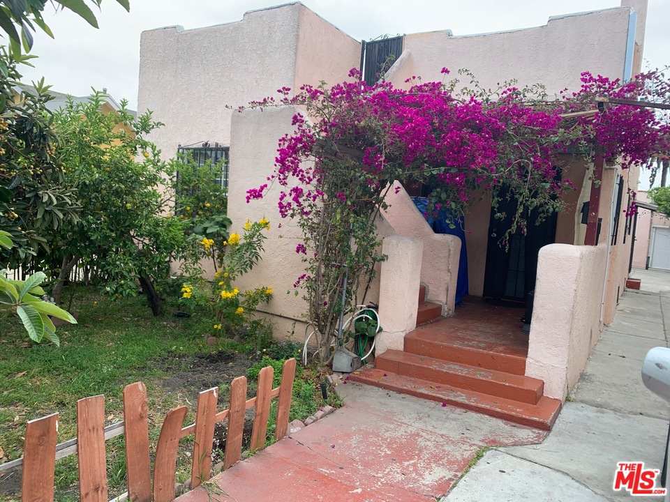 2323 Redondo Boulevard 2 Property Photo