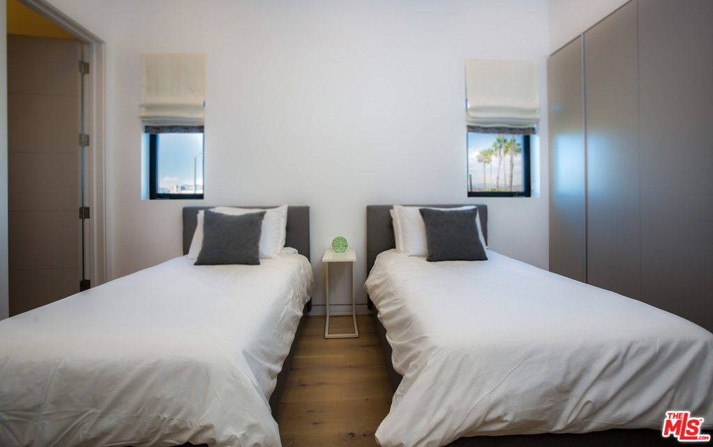 307 S Sycamore Avenue Property Photo 22
