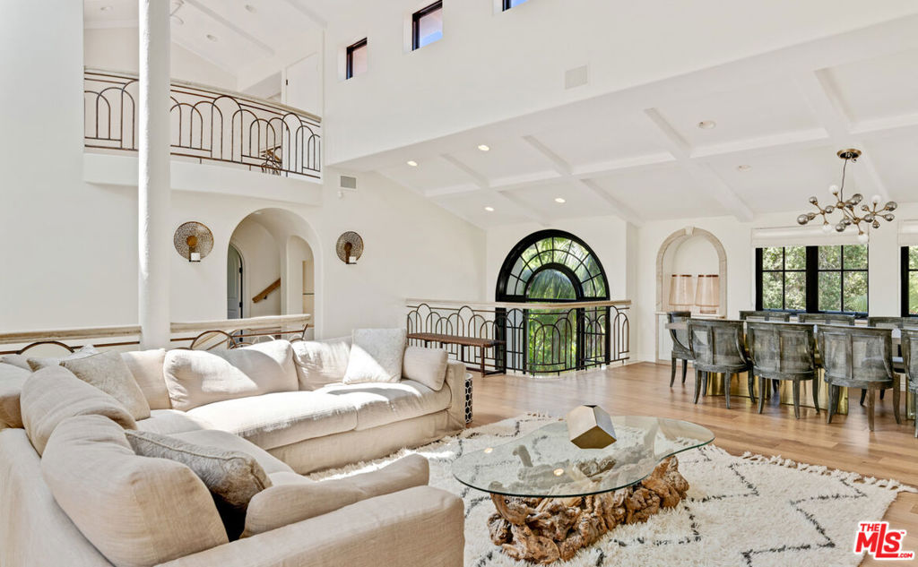 28899 Cliffside Drive Property Photo 10