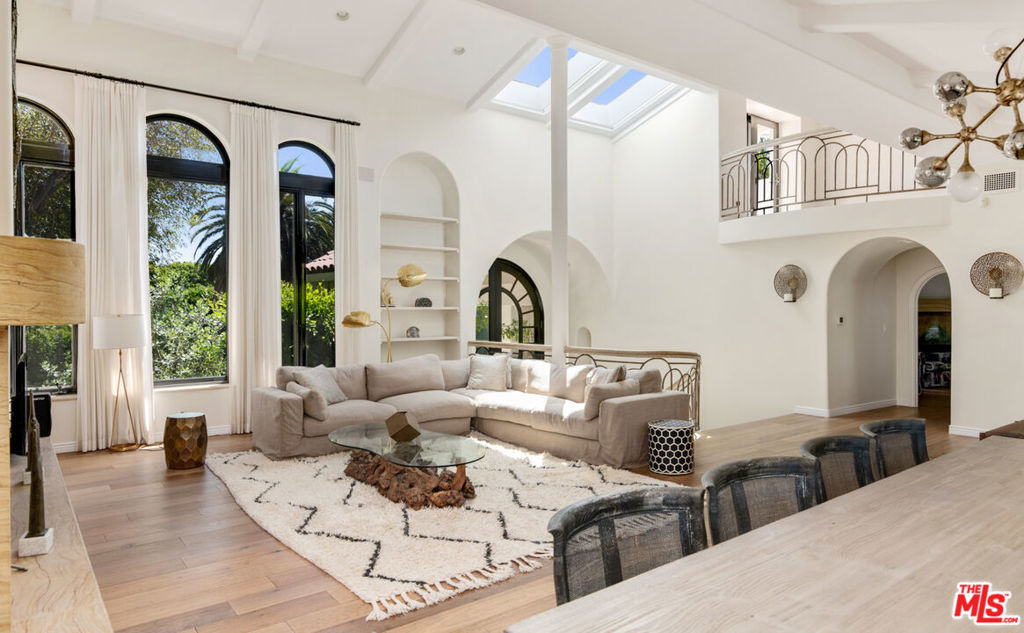 28899 Cliffside Drive Property Photo 12
