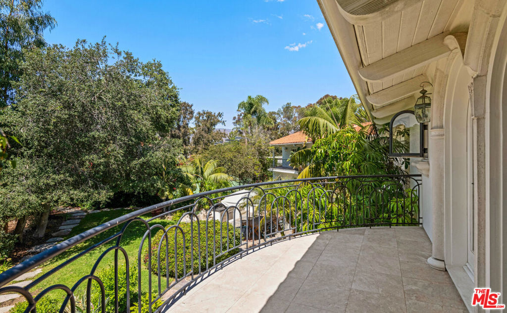 28899 Cliffside Drive Property Photo 23
