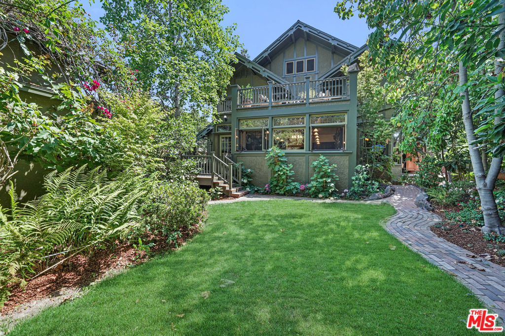 4311 Victoria Park Drive Property Photo 2