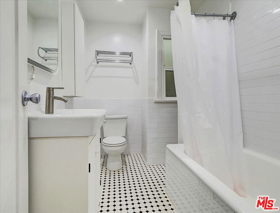 2050 Dracena Drive Property Photo 5