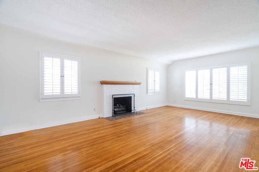 3875 Marcasel Avenue Property Photo 13