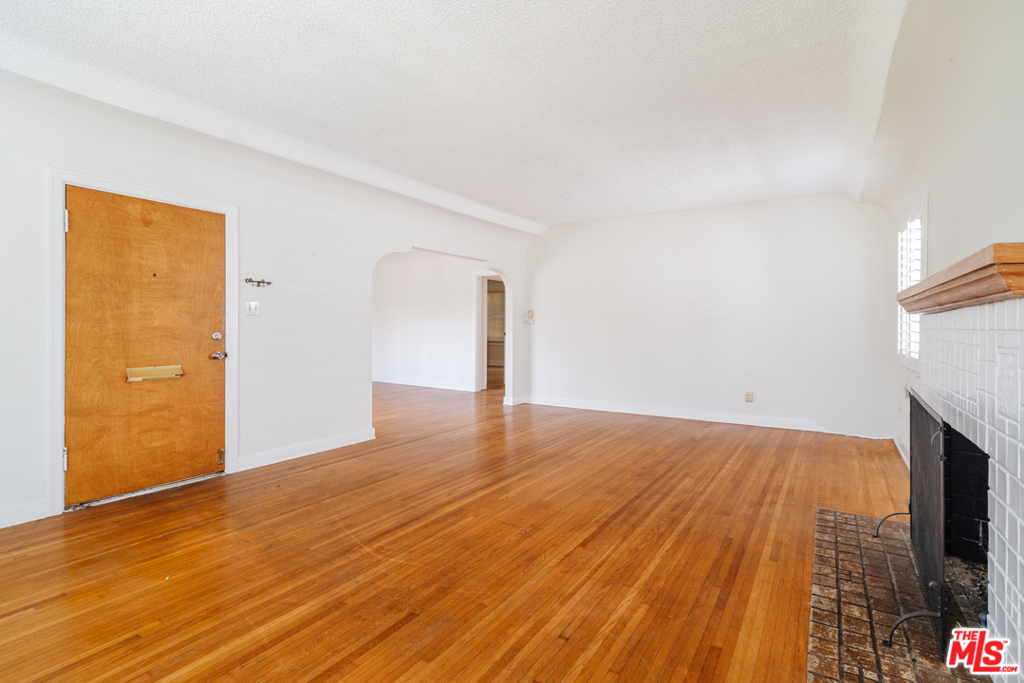 3875 Marcasel Avenue Property Photo 14