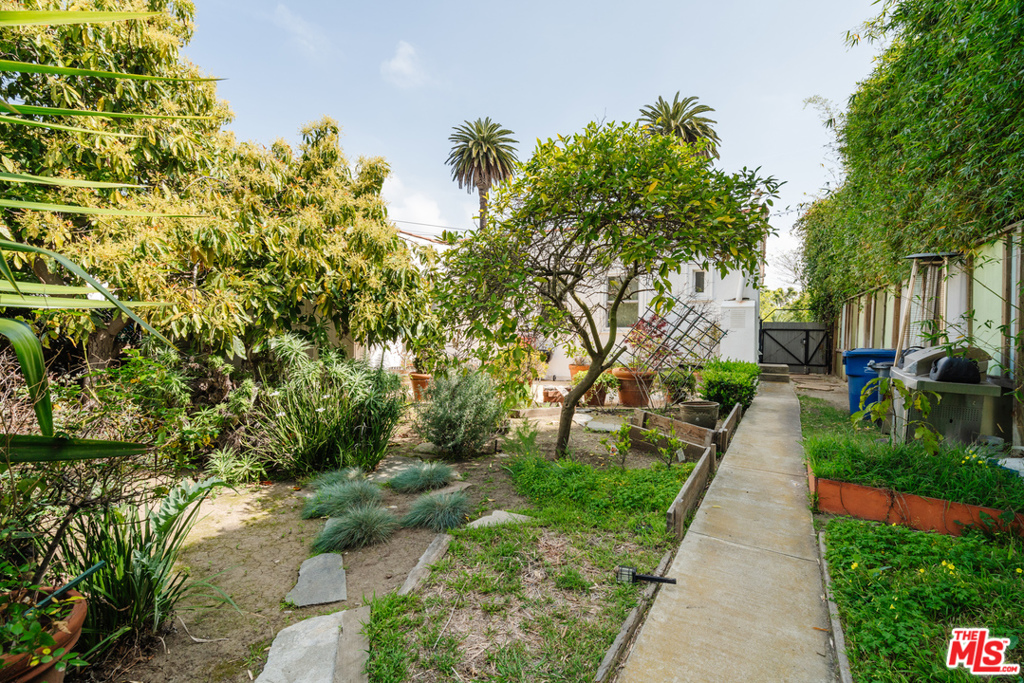 3875 Marcasel Avenue Property Photo 15