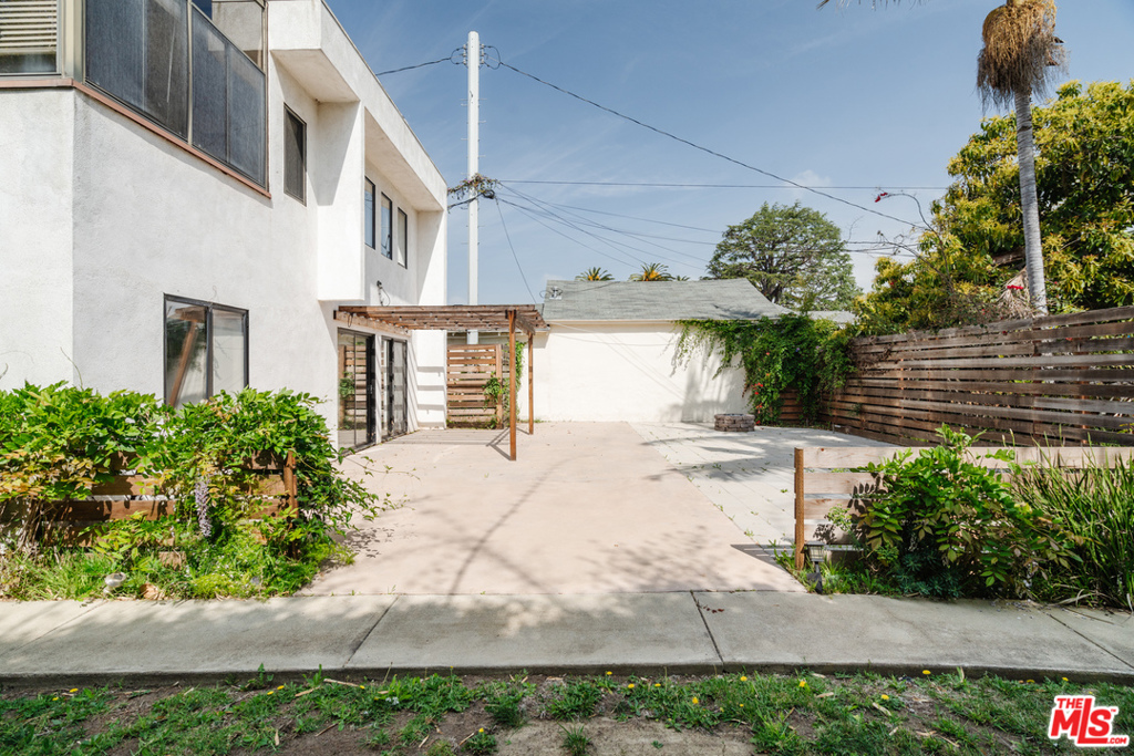 3875 Marcasel Avenue Property Photo 18