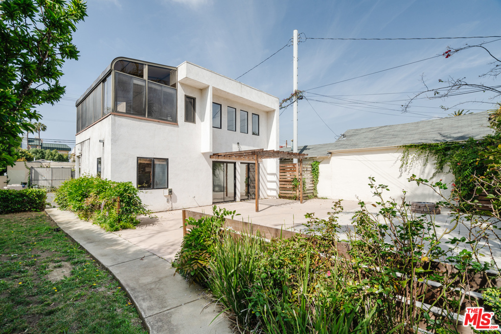 3875 Marcasel Avenue Property Photo 19