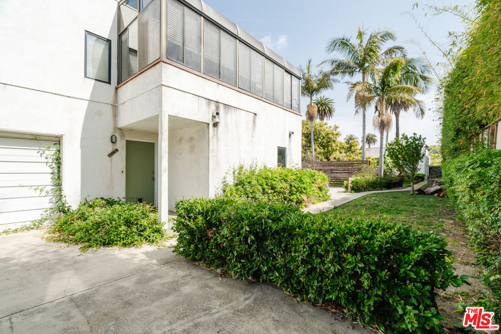 3875 Marcasel Avenue Property Photo 23