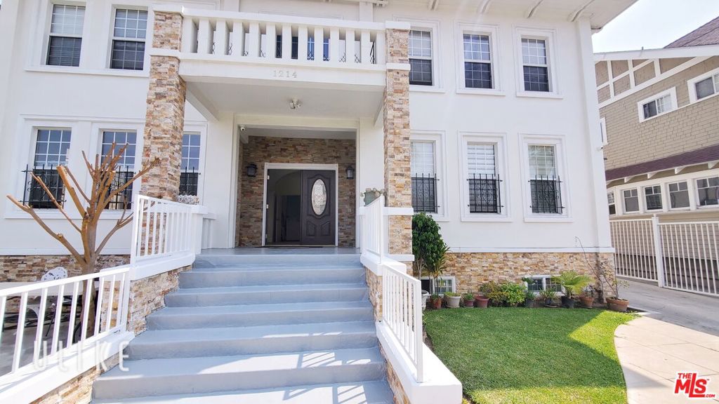 1214 S Norton Avenue #2 Property Photo 2