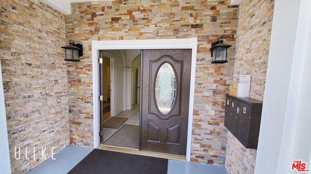 1214 S Norton Avenue #2 Property Photo 3
