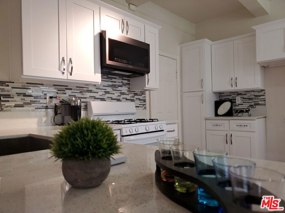 1214 S Norton Avenue #2 Property Photo 9