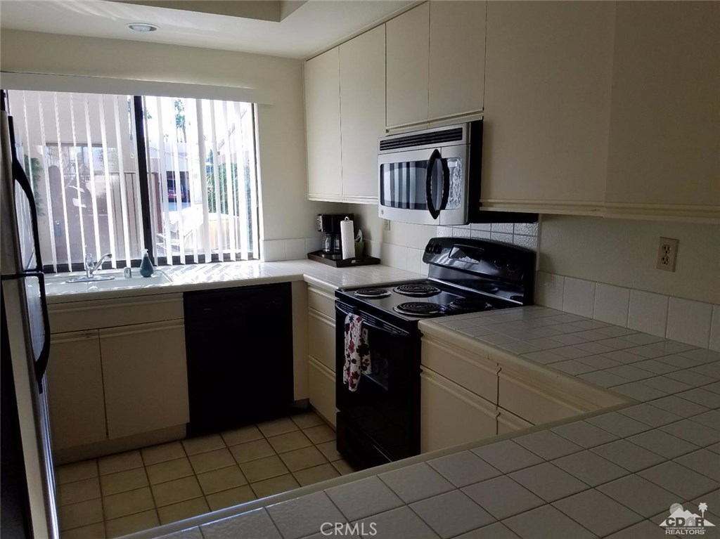 76668 Chrysanthemum Way Property Photo 6