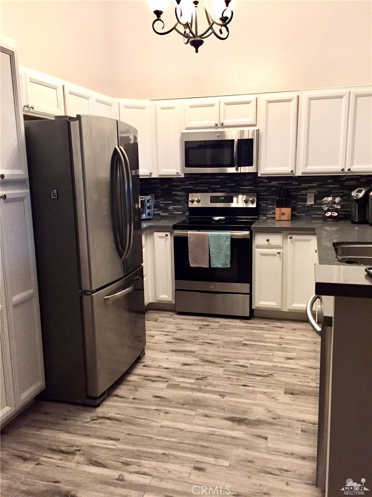 41120 Woodhaven Drive Property Photo 2