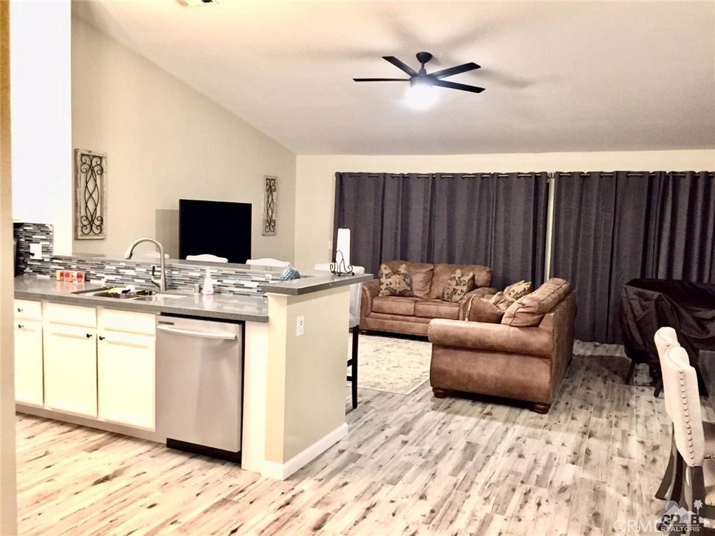 41120 Woodhaven Drive Property Photo 4