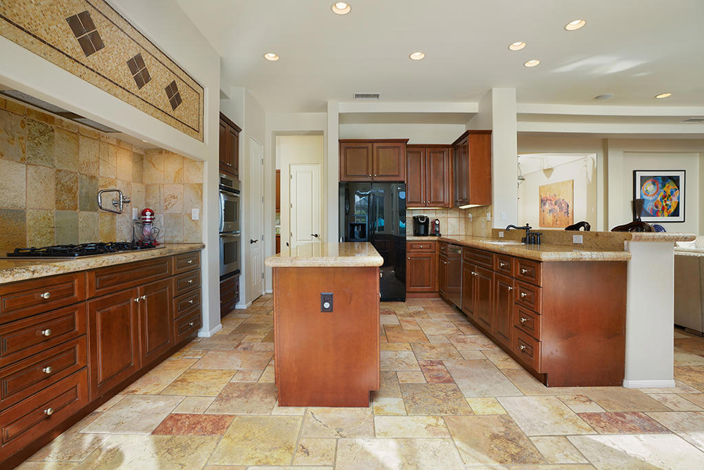 219033647PS Property Photo 8