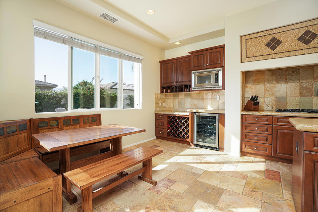 219033647PS Property Photo 9