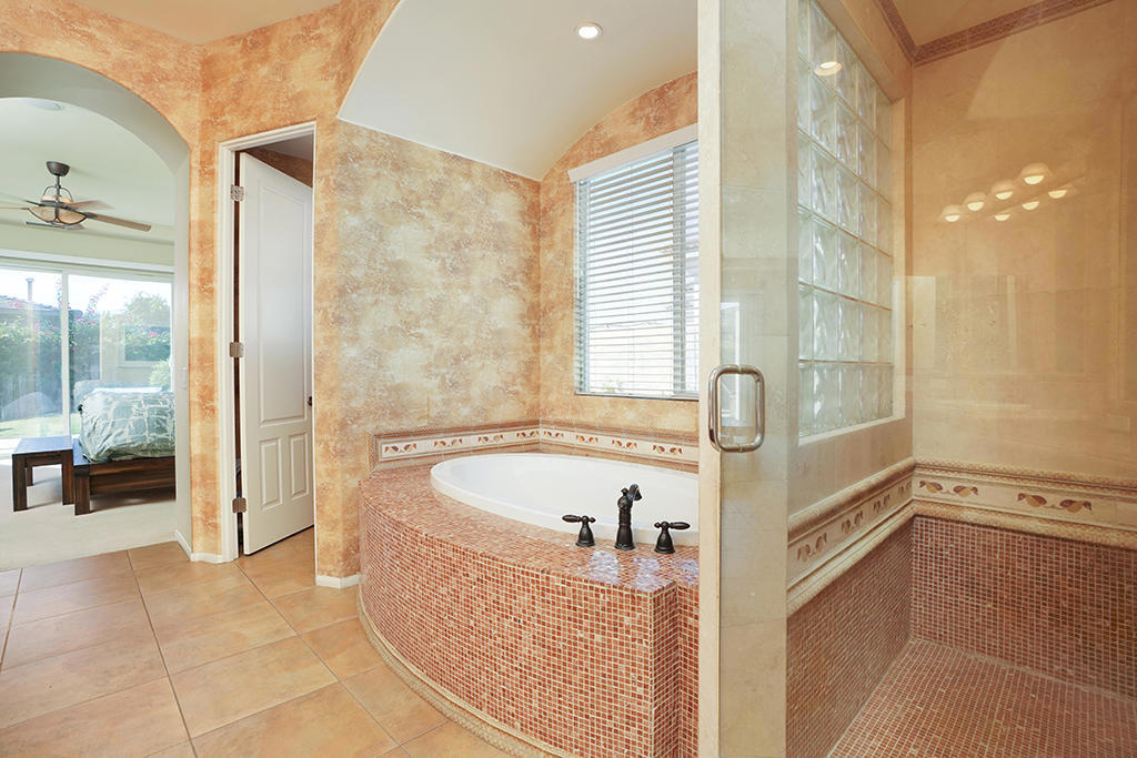 219033647PS Property Photo 14