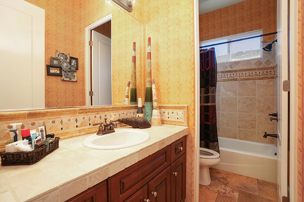 219033647PS Property Photo 18