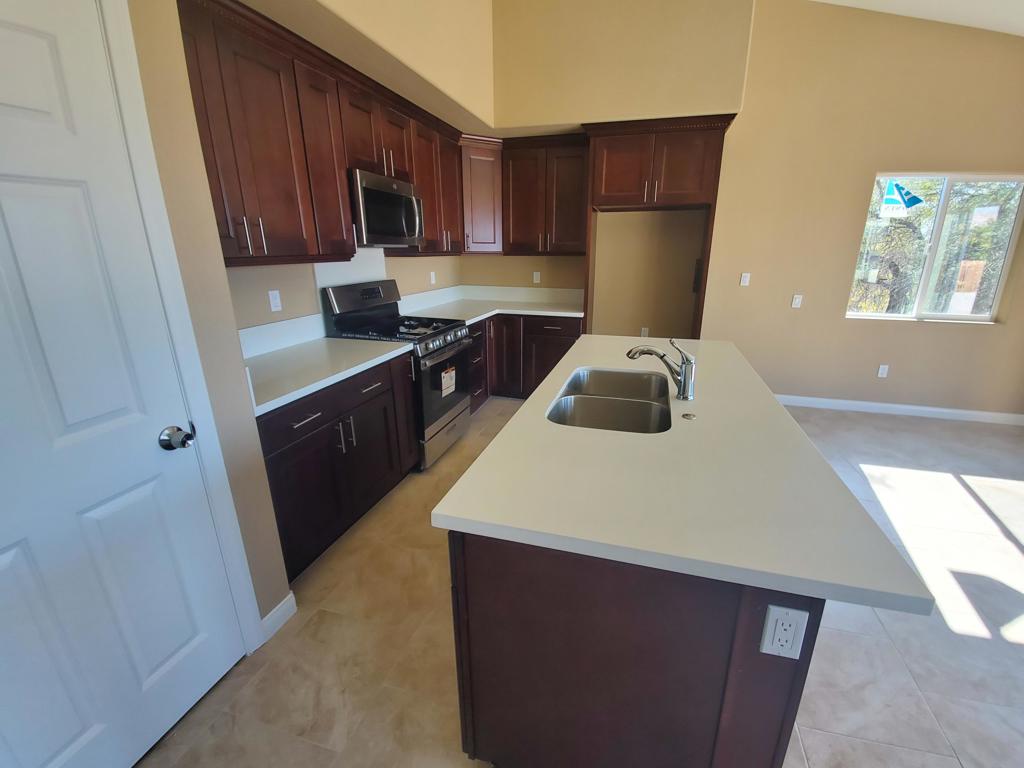 219036951PS Property Photo 6