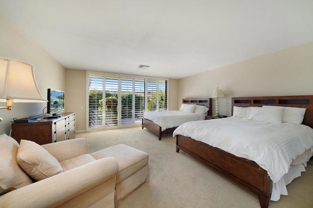 2 Rutgers Court Property Photo 5