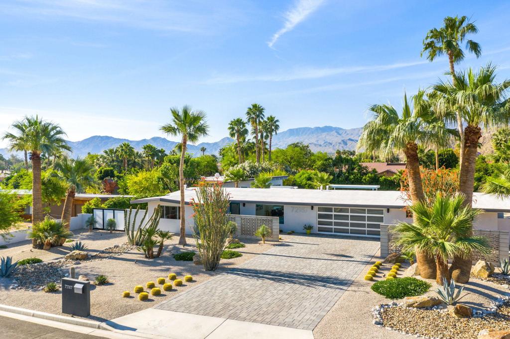 72187 Desert Drive Property Photo 2
