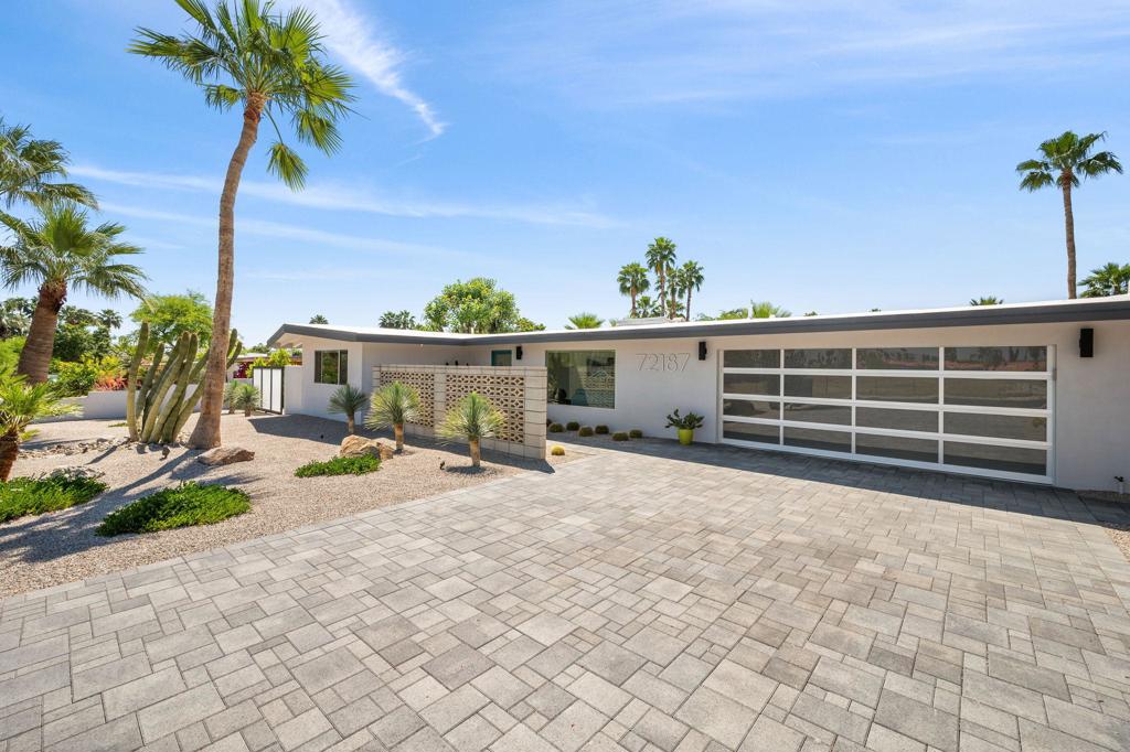 72187 Desert Drive Property Photo 4