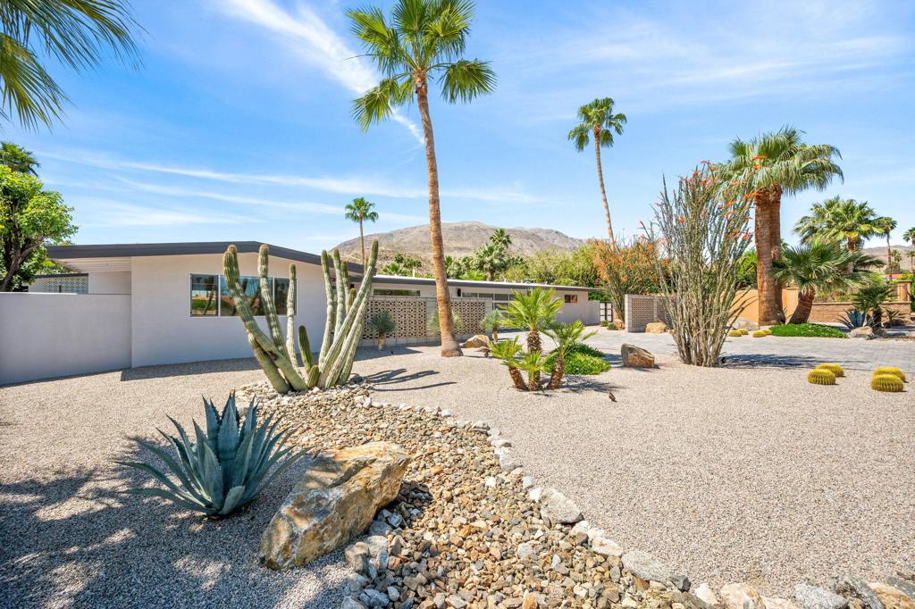72187 Desert Drive Property Photo 6