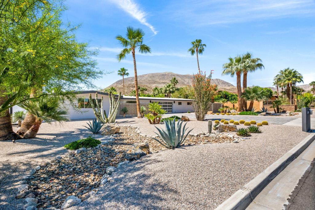 72187 Desert Drive Property Photo 7