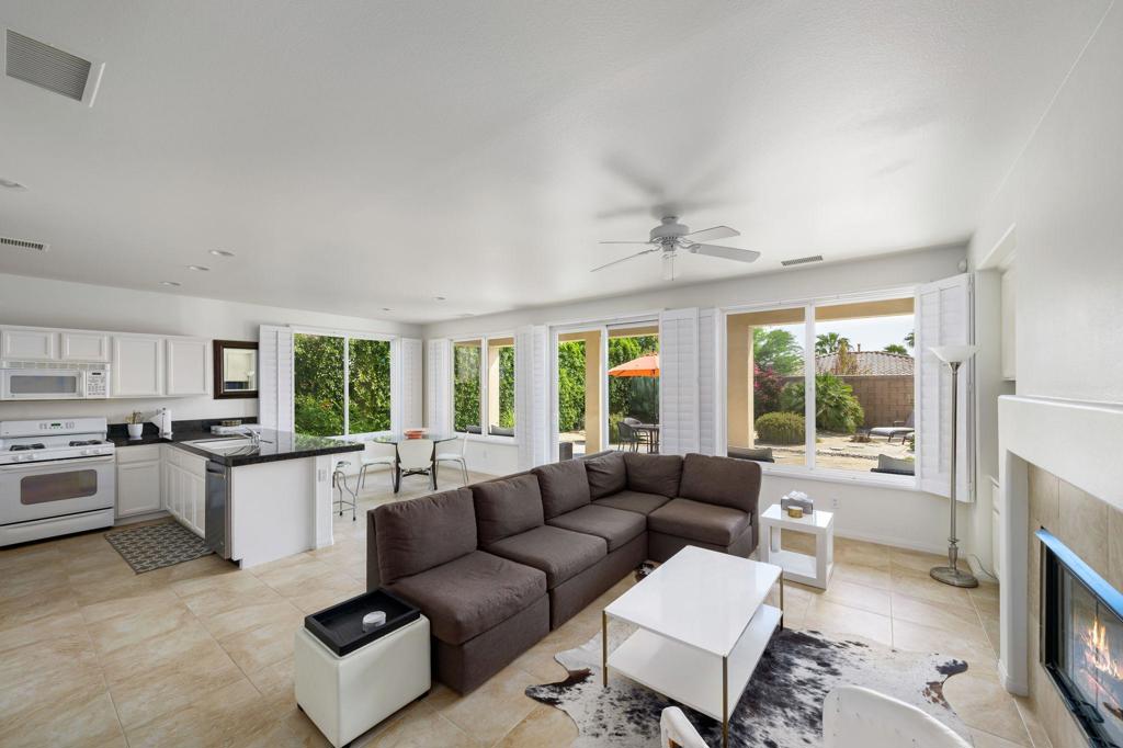 60224 Honeysuckle Street Property Photo 9