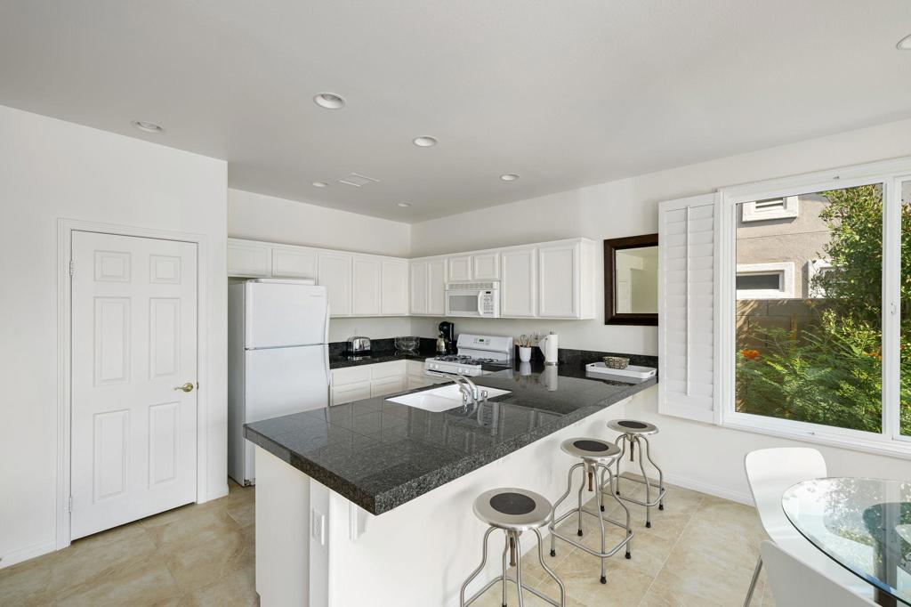 60224 Honeysuckle Street Property Photo 13