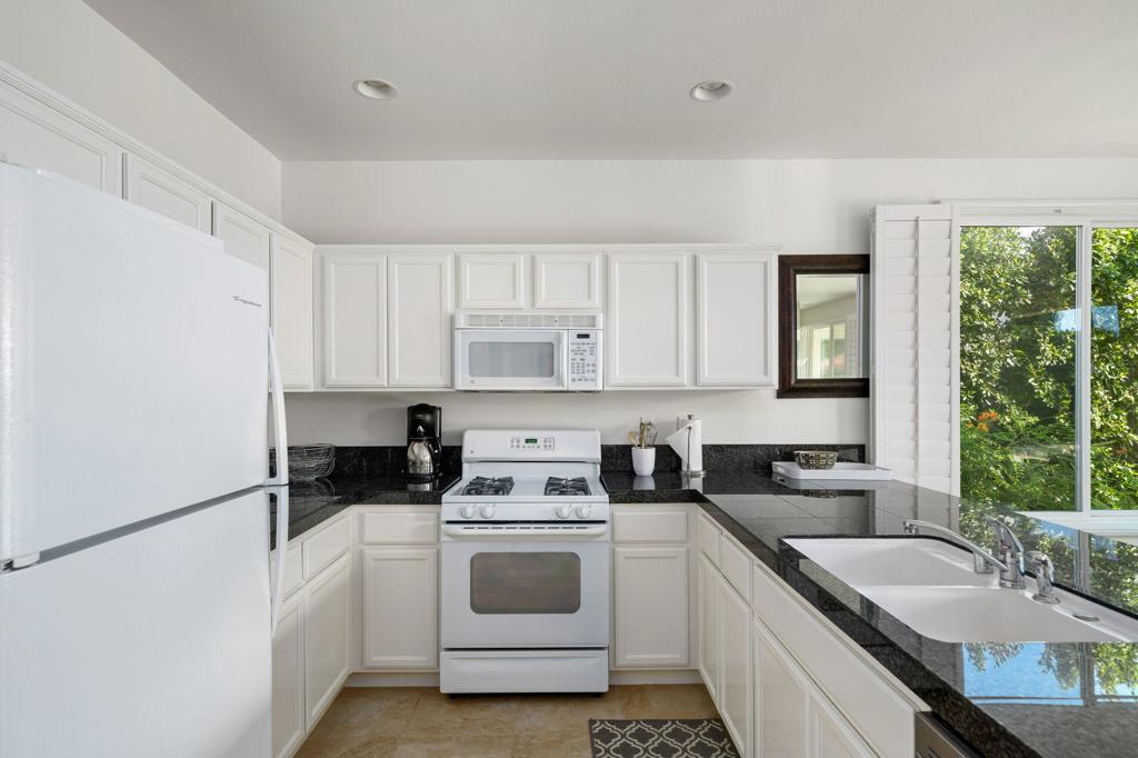 60224 Honeysuckle Street Property Photo 15